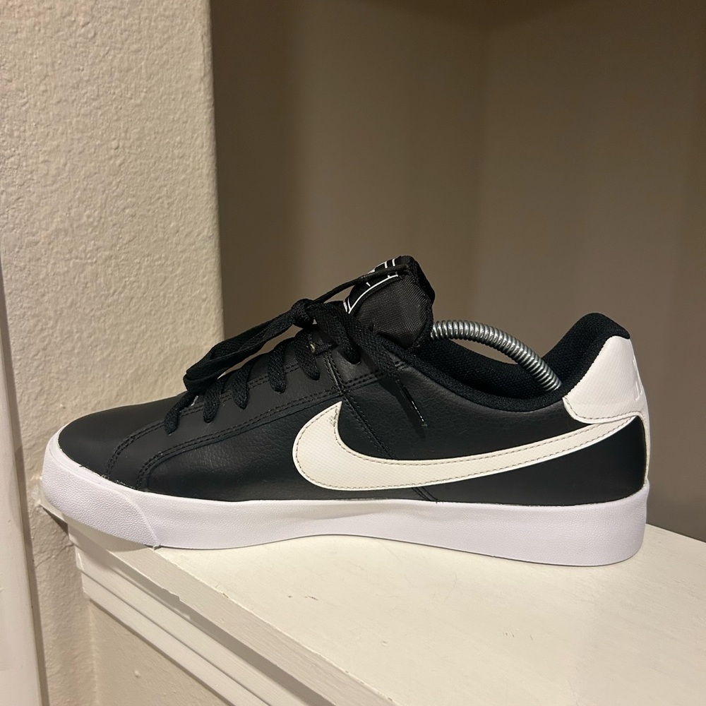 Nike Court Royale BQ4222-002 Black/White Leather Skateboard Sneakers Men 11 - Picture 3 of 9